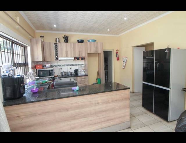 5 BEDROOM HOUSE FOR SALE IN KENSINGTON